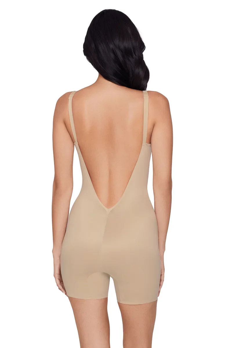 Miraclesuit Shapewear - Short cycliste dos nu tout-en-un beige chaud – Image 4