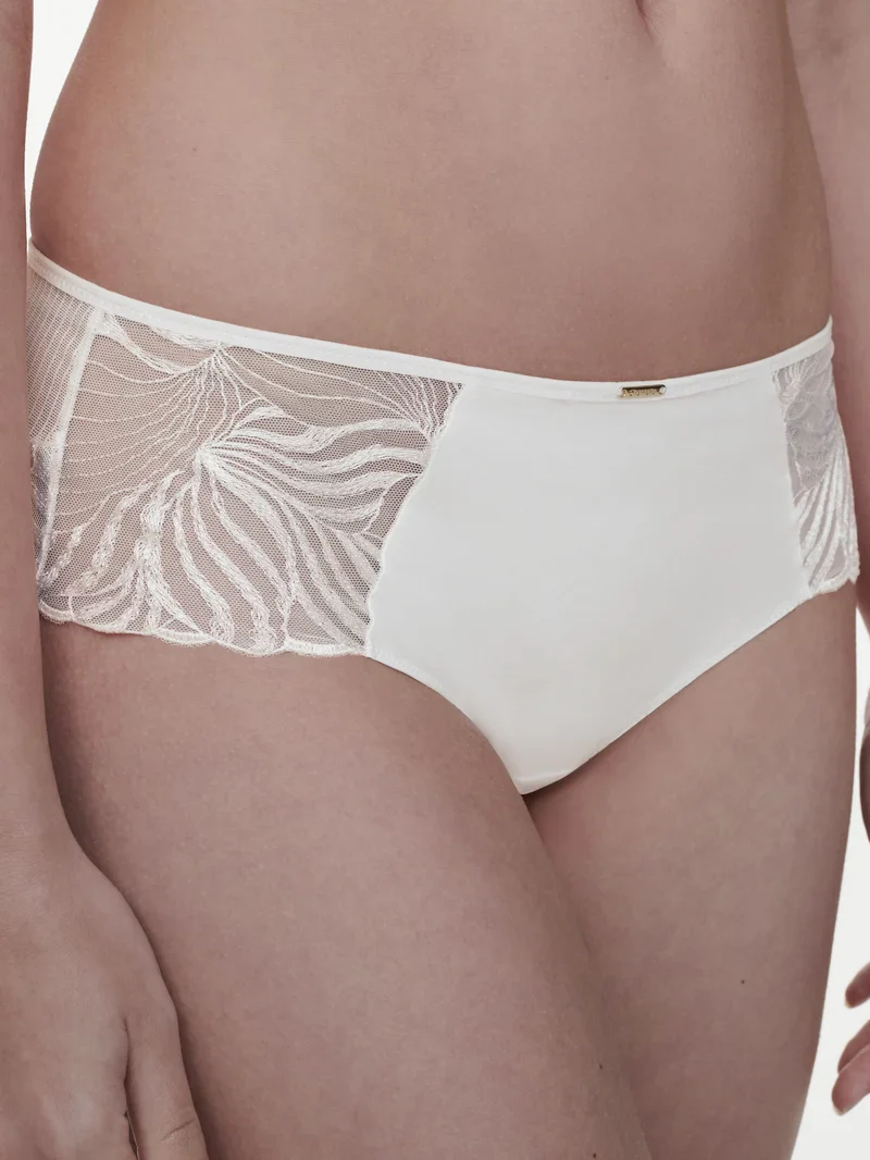 Chantelle - Legend Shorty Milk – Image 3