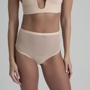 ByeBra - Lingerie sculptante en tulle beige, maintien moyen, taille mi-haute.