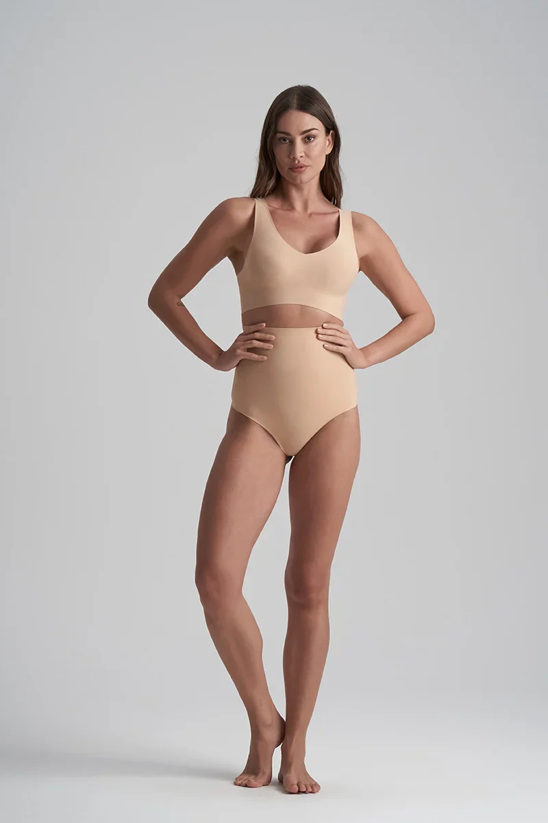ByeBra - String invisible taille haute beige, maintien léger – Image 4