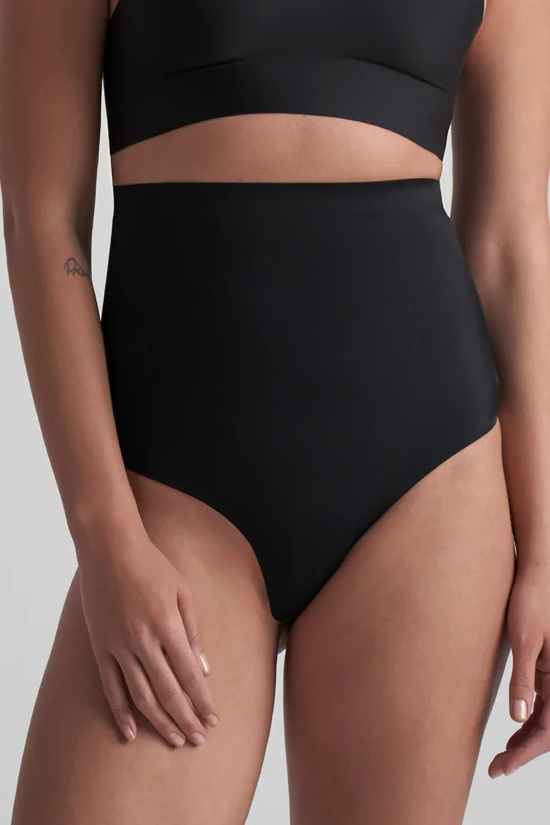 ByeBra - String invisible taille haute, maintien léger, noir – Image 2