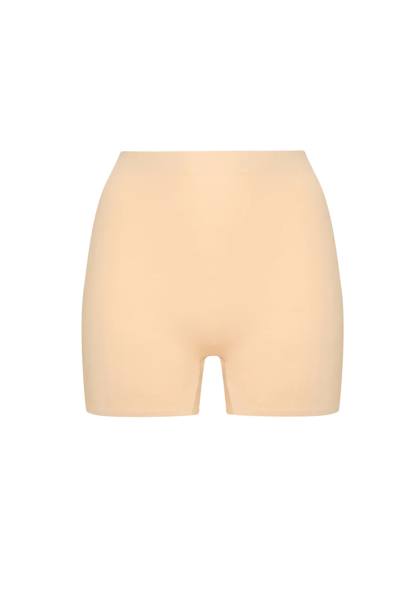 ByeBra - Culotte gainante invisible à maintien léger beige – Image 6