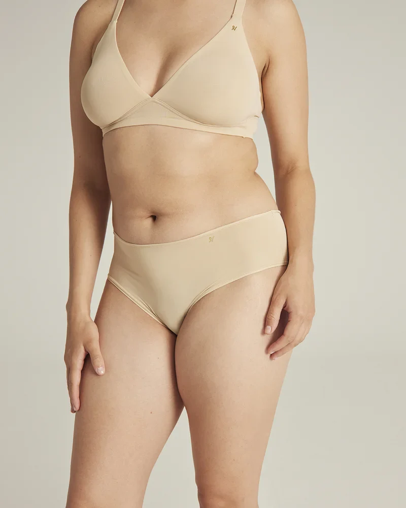 Nudea - Culotte de bikini stretch taille mi-haute couleur chair claire – Image 3