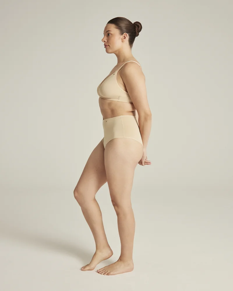 Nudea - Culotte taille haute extensible couleur chair claire – Image 4