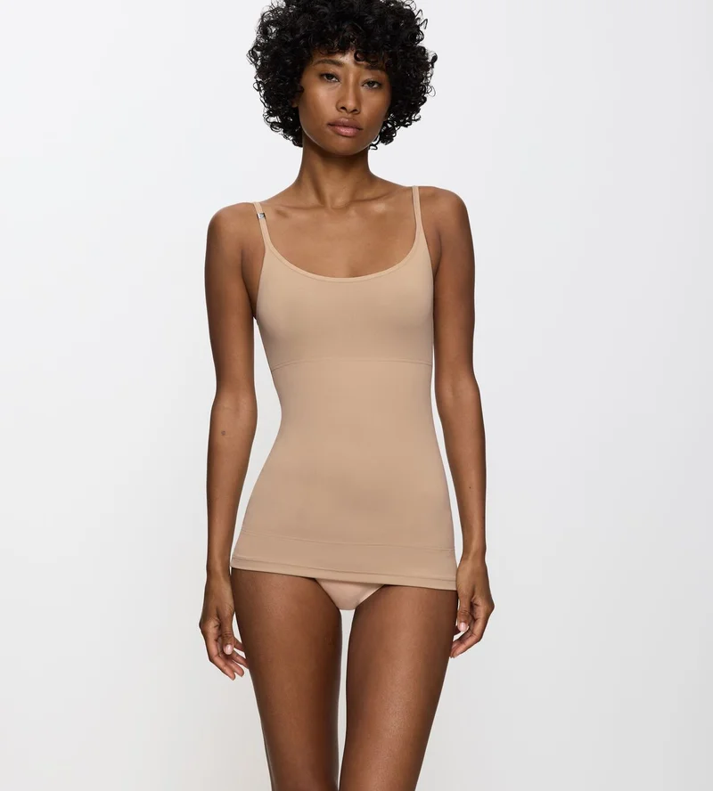 Triomphe - Haut gainant tendance pour une silhouette lisse – Image 2