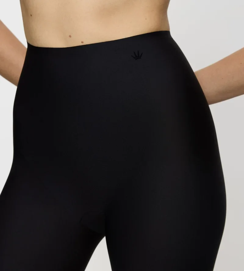 Triumph - Culotte gainante moyenne noire – Image 5