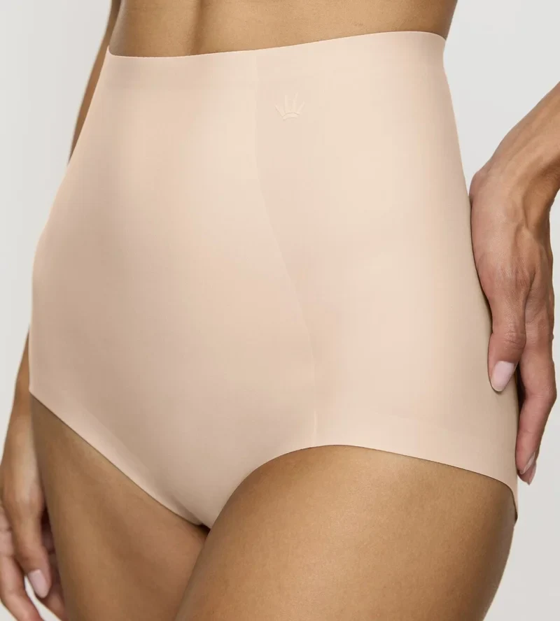 Triumph - Culotte taille haute gainante Medium Shape Series Beige nude – Image 5