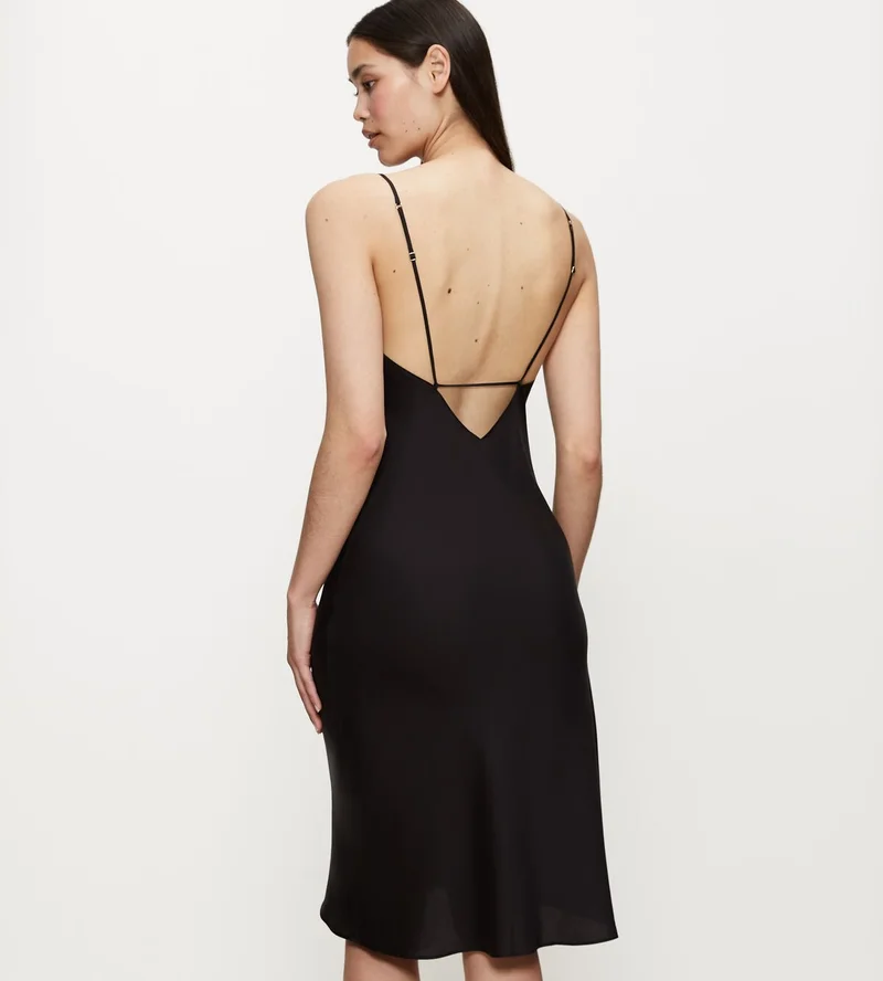 Triomphe - Nuisette longue noire, sensuelle et soyeuse – Image 4