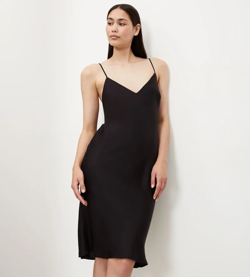 Triomphe - Nuisette longue noire, sensuelle et soyeuse – Image 3