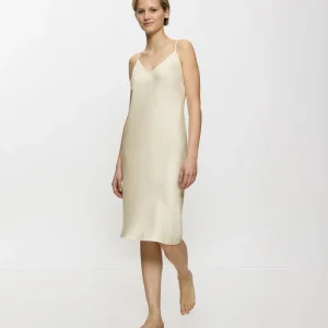 Triomphe - Nuisette longue soyeuse et sensuelle écru