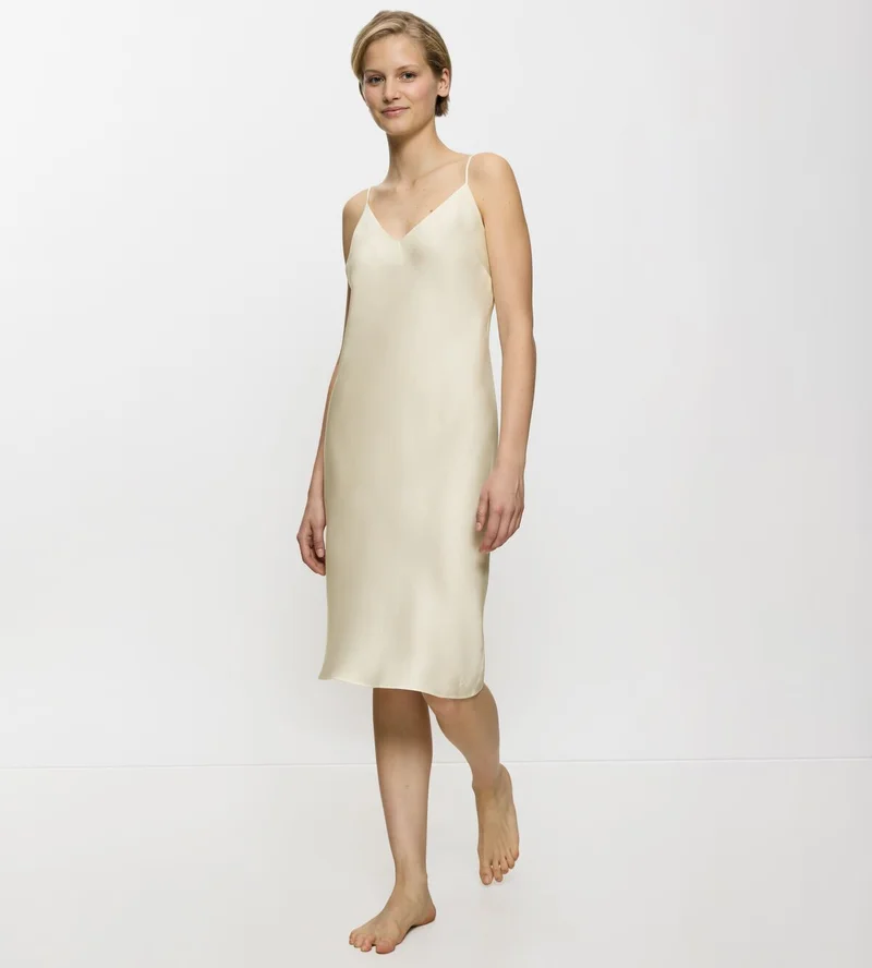 Triomphe - Nuisette longue soyeuse et sensuelle écru