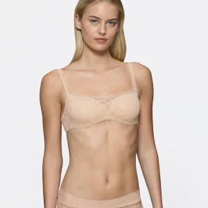 Triumph - Fond de teint balconnet en dentelle illusion beige nude - Essentiels de maquillage pour le corps