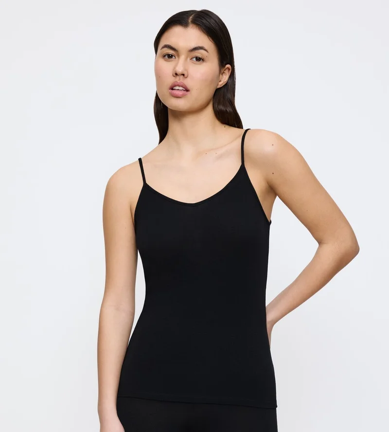 Triumph - Débardeur à fines bretelles Beauty Layers en laine noire – Image 2