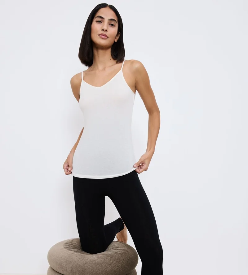 Triumph - Débardeur à fines bretelles Beauty Layers en laine écru blanc – Image 3